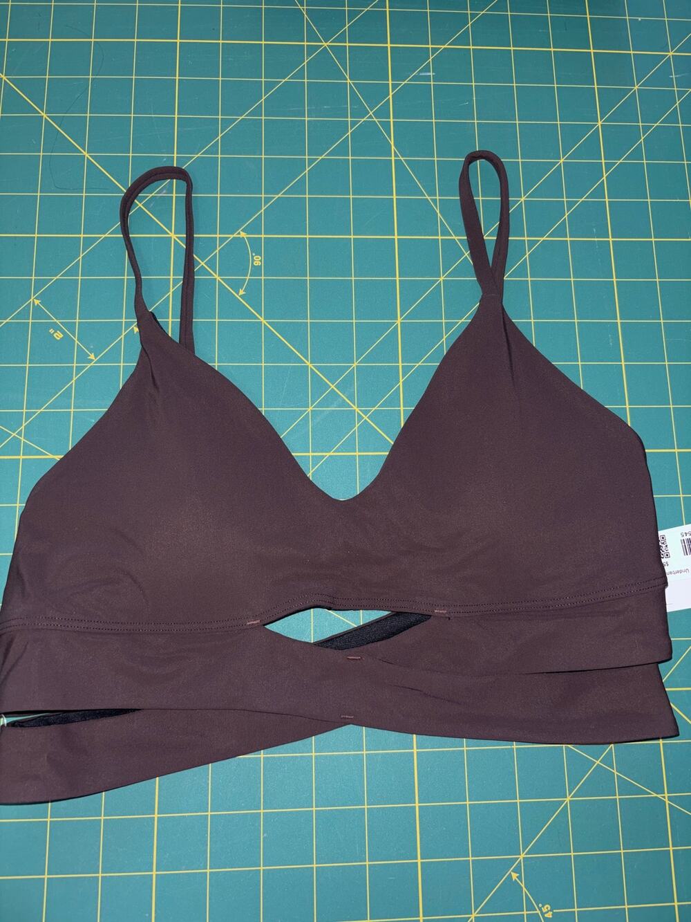 Lululemon V-Neck Crossover Underband Bra